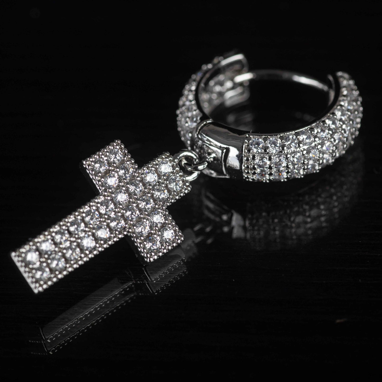 Diamant-Glow Kreuz-Ohrringe