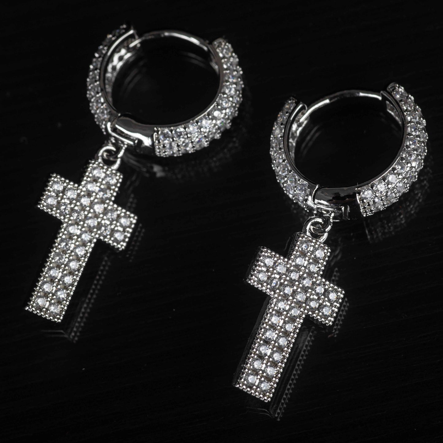 Diamant-Glow Kreuz-Ohrringe