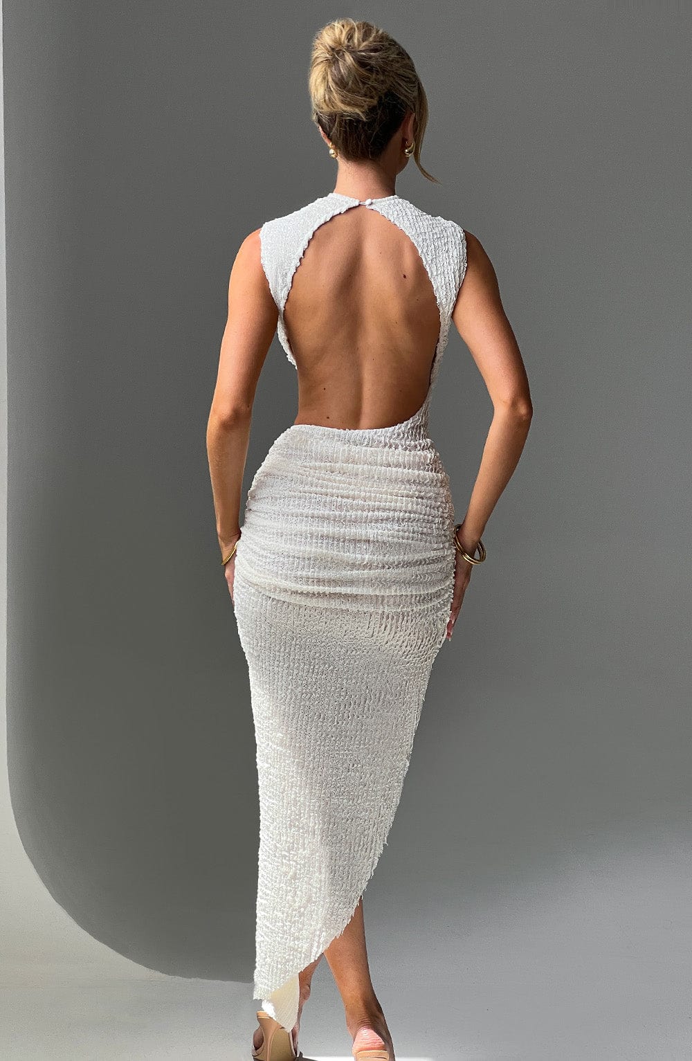 Naenia™ | Texturiertes Asymmetrisches Midikleid