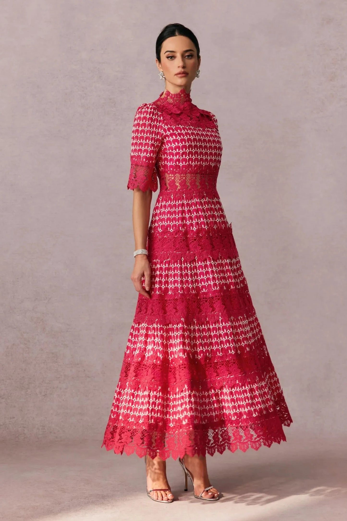 Pralina™ | Besticktes Midi-Kleid mit Kurzen Ärmeln
