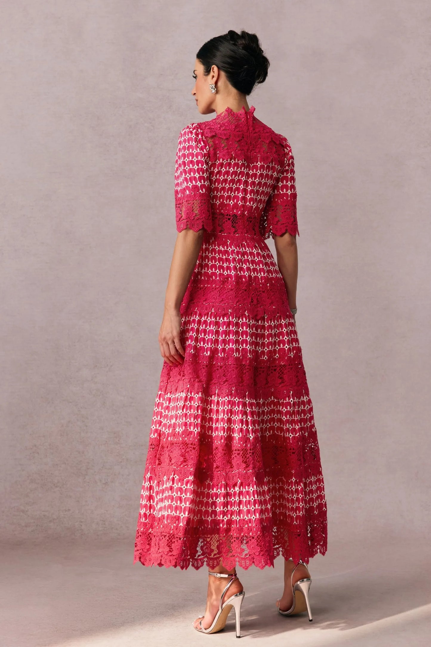 Pralina™ | Besticktes Midi-Kleid mit Kurzen Ärmeln