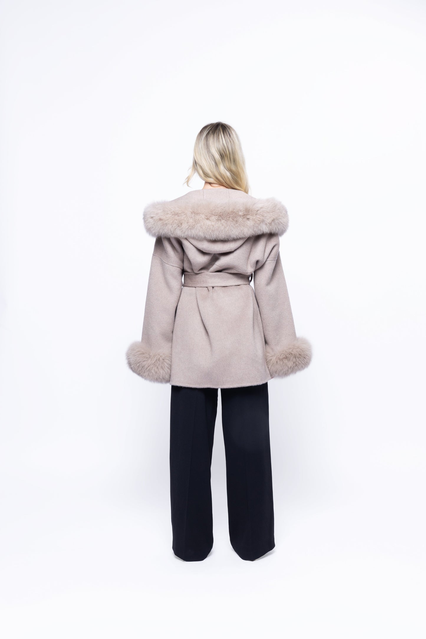 Alva™ | Luxusmantel mit Pelzmanschetten