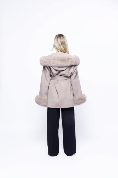Alva™ | Luxusmantel mit Pelzmanschetten